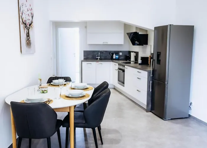 Pakito: Kassel Zentrum - Balkon - Geraeumig - Modern